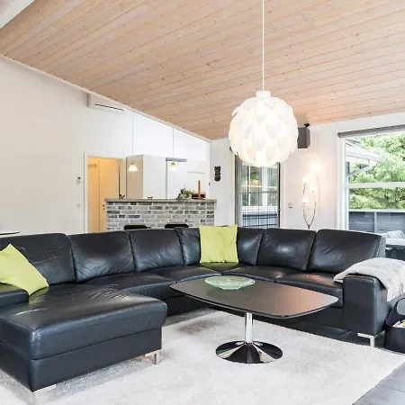 Dom wakacyjny Luxurious Family Retreat In Blavand-By Traum