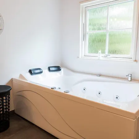 Dom wakacyjny Luxurious Family Retreat In Blavand-By Traum *